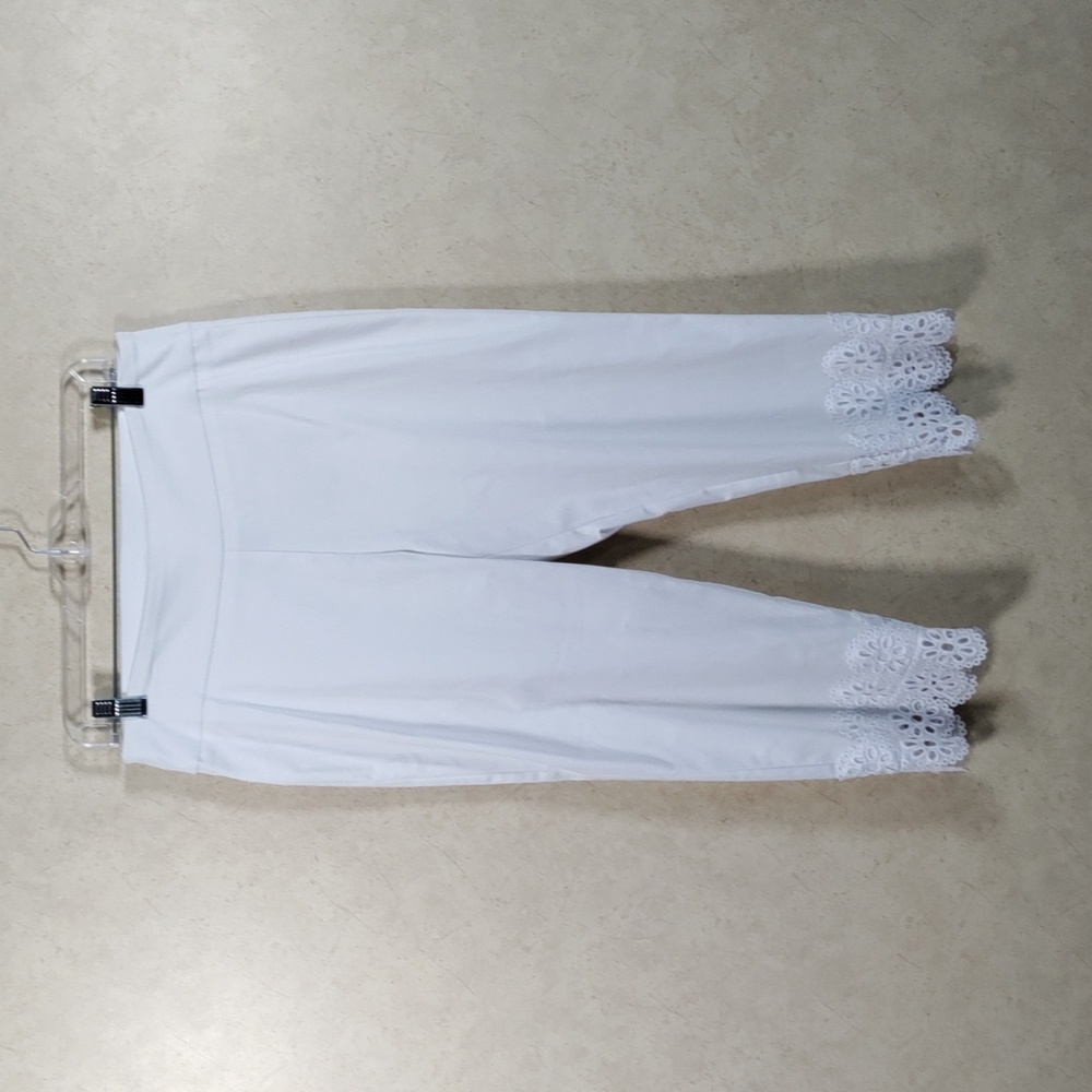 *I172 Attyre white stretch capri pants w/lace hem 12P FINAL PRICE